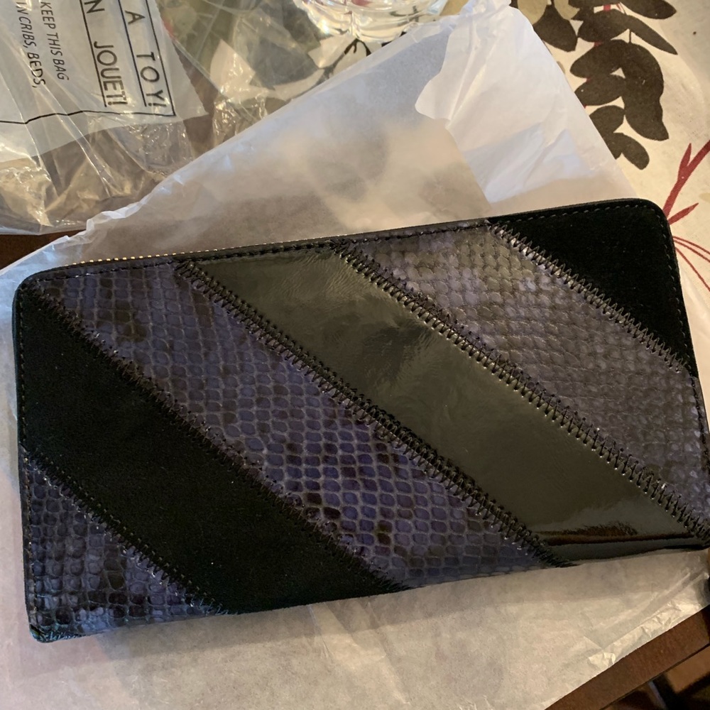 Authentic Tory Burch snake/velvet leather wallet - Picture 6 of 8